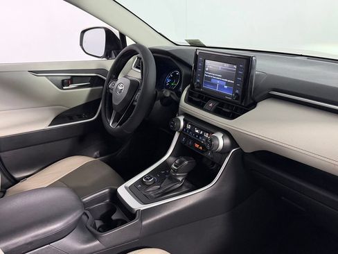 Used 2020 Toyota RAV4 XLE w/ XLE Grade Weather Package AWD/4WD image 31
