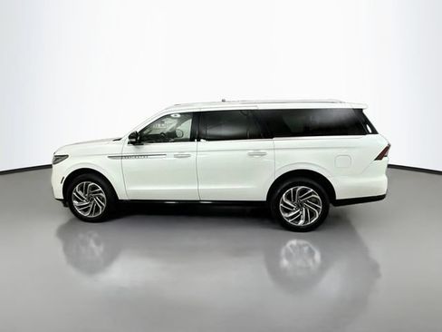 Used 2025 Lincoln Navigator L Reserve AWD/4WD image 4