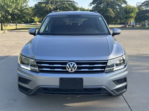 Used 2021 Volkswagen Tiguan SE FWD image 3