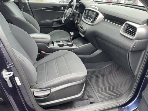 Used 2020 Kia Sorento LX w/ LX I4 Convenience Package image 32
