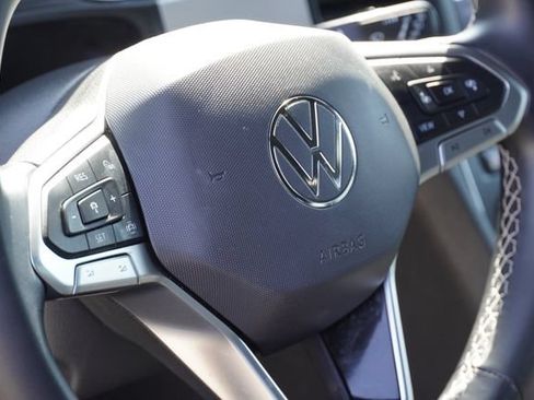 Used 2021 Volkswagen Atlas Cross Sport SE w/ Panoramic Sunroof Package FWD image 32