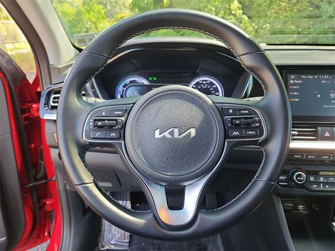 Certified 2022 Kia Niro LXS image 19