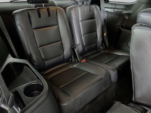 Used 2017 Ford Explorer XLT w/ Equipment Group 202A image 28