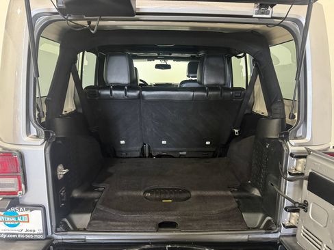 Used 2018 Jeep Wrangler Unlimited Sahara AWD/4WD image 24