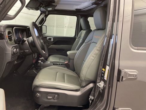 New 2025 Jeep Gladiator Mojave w/ Convenience Group image 15