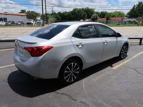 Used 2019 Toyota Corolla SE FWD image 3