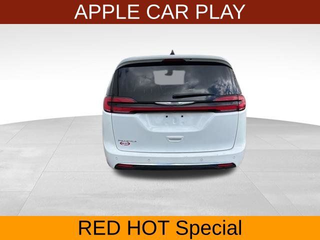 Used 2023 Chrysler Pacifica Touring-L FWD image 6