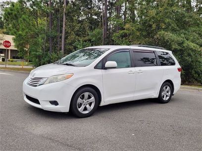 Used 2017 Toyota Sienna LE