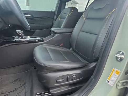 Used 2025 Chevrolet Trax ACTIV w/ Sunroof Package FWD image 6