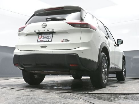 Used 2024 Nissan Rogue S image 53