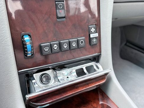 Used 1989 Mercedes-Benz 560 SL image 18