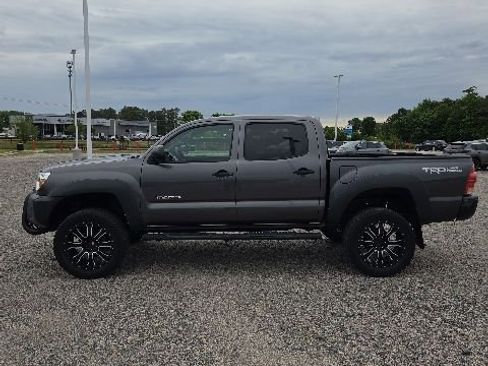 Used 2015 Toyota Tacoma PreRunner w/ Convenience Package RWD image 2