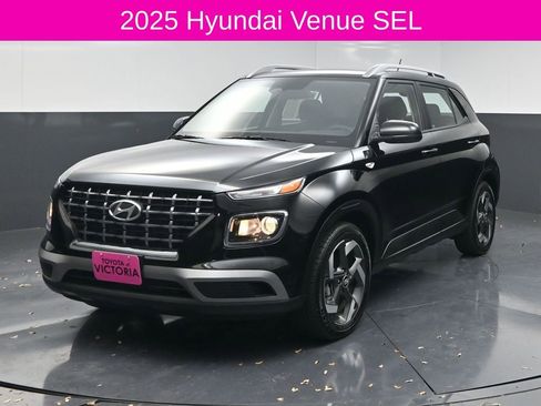 Used 2025 Hyundai Venue SEL image 2