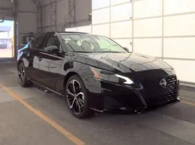 Used 2025 Nissan Altima 2.5 SR FWD image 6