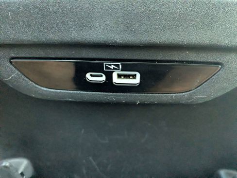 Used 2023 Chrysler Pacifica Limited FWD image 19