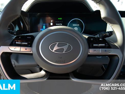 Used 2025 Hyundai Elantra SEL image 10