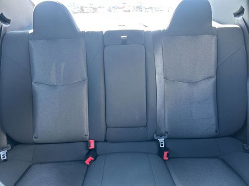 Used 2013 Dodge Avenger SE image 25