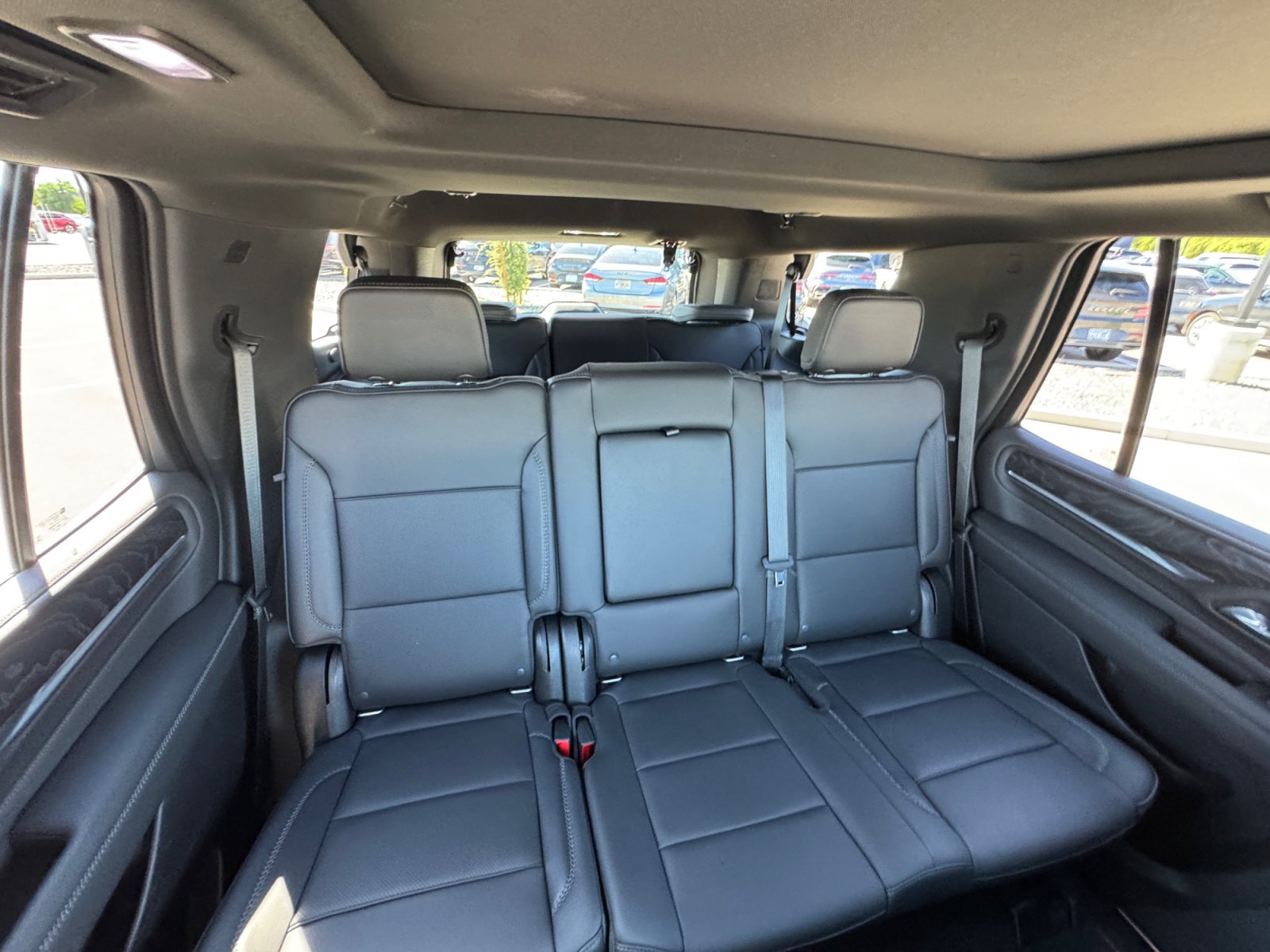Used 2021 GMC Yukon Denali w/ Denali Premium Package AWD/4WD image 18