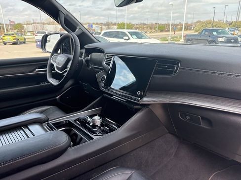 Used 2023 Jeep Wagoneer Series III w/ Preferred Equipment Group image 31