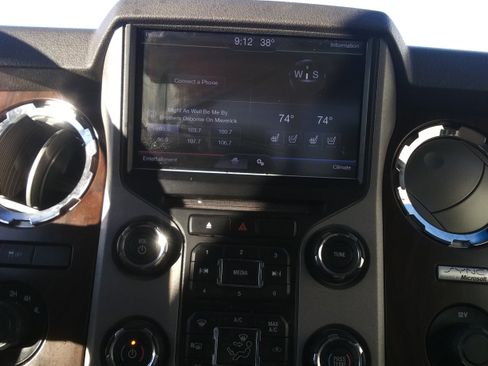 Used 2013 Ford F350 Lariat w/ Lariat Interior Pkg image 19