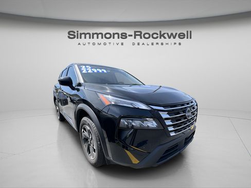 Used 2025 Nissan Rogue SV AWD/4WD image 5