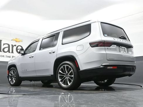 Used 2022 Jeep Wagoneer Series III w/ Premium Group I AWD/4WD image 5