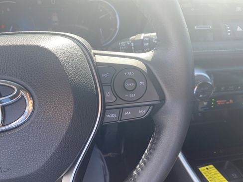 Used 2022 Toyota RAV4 Limited image 12