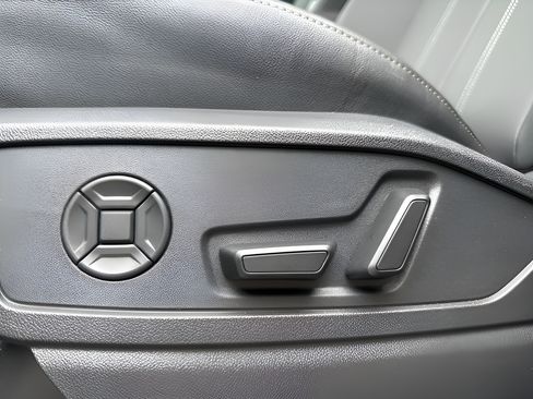 Used 2025 Audi Q5 Premium AWD/4WD image 36
