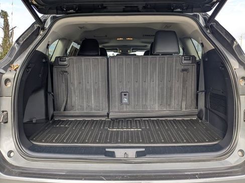 Used 2023 Toyota Highlander XLE image 13