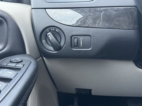 Used 2019 Dodge Grand Caravan SE w/ UConnect Hands-Free Group image 26