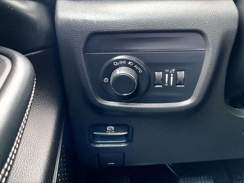Used 2021 Jeep Grand Cherokee L Laredo AWD/4WD image 34