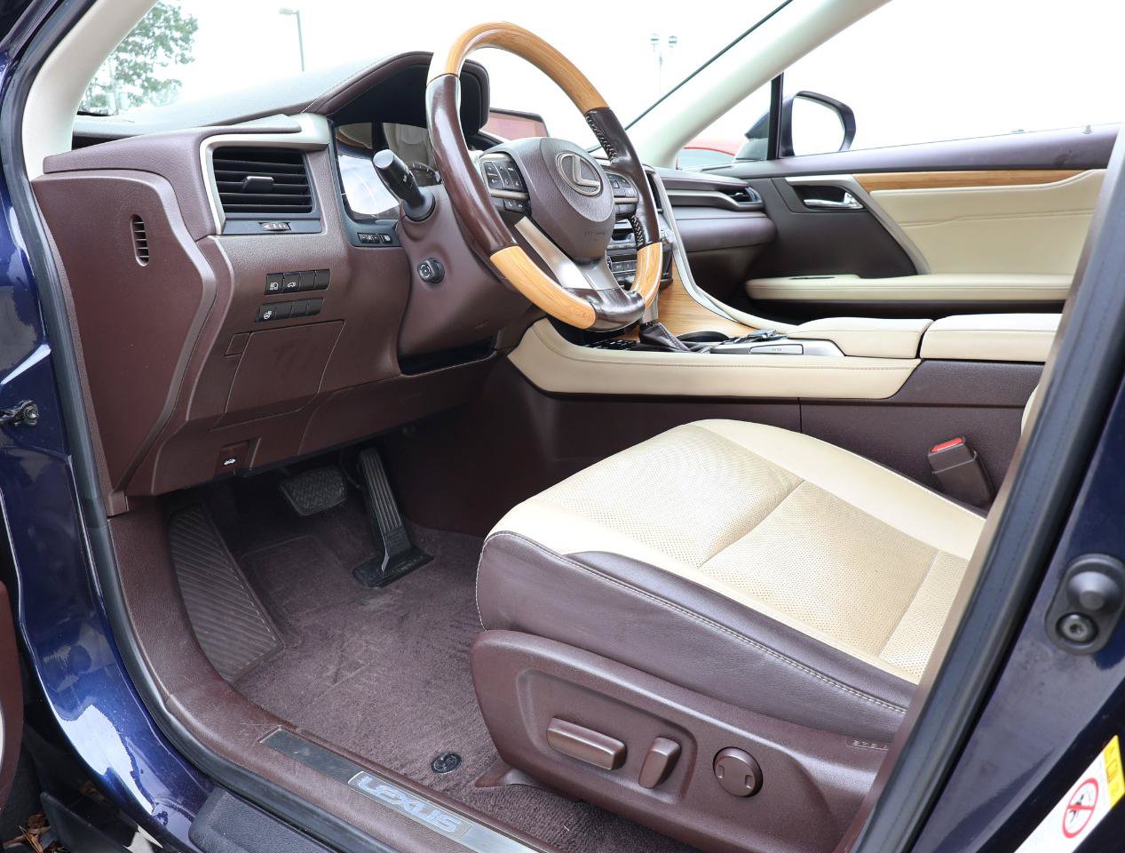 Used 2019 Lexus RX 350L FWD image 41