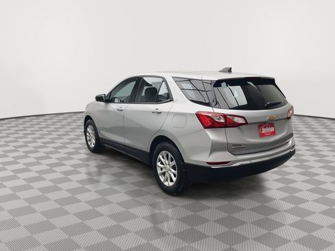 Used 2018 Chevrolet Equinox LS image 2
