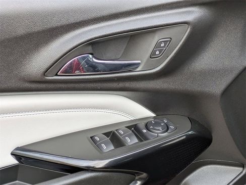 Used 2025 Chevrolet Trax LT w/ LT Convenience Package image 13