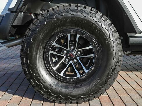 Used 2024 Jeep Wrangler Unlimited Rubicon image 12