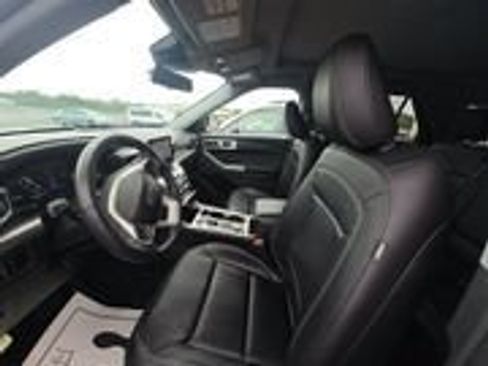 Used 2022 Ford Explorer XLT w/ Equipment Group 202A AWD/4WD image 8