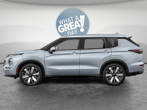New 2026 Mitsubishi Outlander AWD image 3