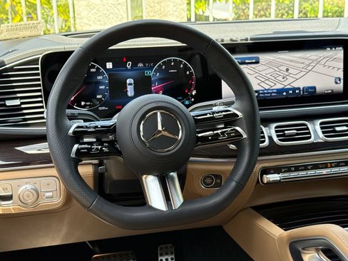Used 2025 Mercedes-Benz GLS 580 4MATIC image 38