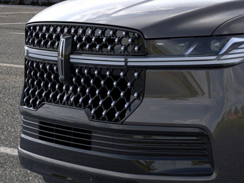 Used 2025 Lincoln Navigator Black Label AWD/4WD image 17