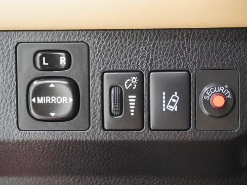 Used 2017 Toyota RAV4 Limited image 26