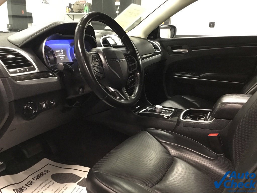 Used 2017 Chrysler 300 C AWD/4WD image 23