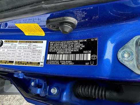 Used 2019 Toyota C-HR XLE FWD image 17