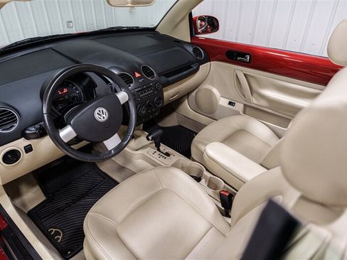 Used 2008 Volkswagen Beetle SE FWD image 8
