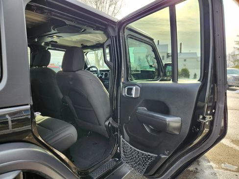 Used 2019 Jeep Wrangler Unlimited Sport S image 45