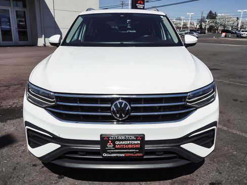 Used 2022 Volkswagen Tiguan SE w/ Panoramic Sunroof Package AWD/4WD image 2
