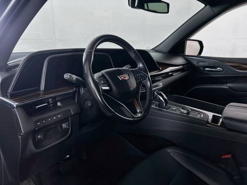 Used 2022 Cadillac Escalade Luxury w/ LPO, Illumination Package AWD/4WD image 9