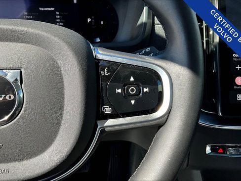 Used 2025 Volvo XC90 B6 Plus image 27