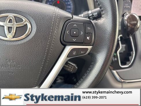 Used 2019 Toyota Sienna XLE w/ XLE Navigation Package FWD image 37