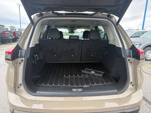 Used 2025 Nissan Rogue SV AWD/4WD image 15