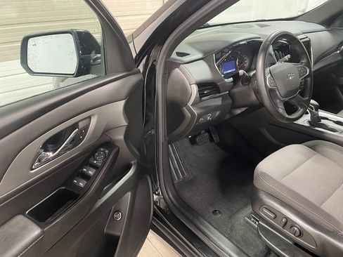 Used 2023 Chevrolet Traverse LT w/ Midnight/Sport Edition image 10